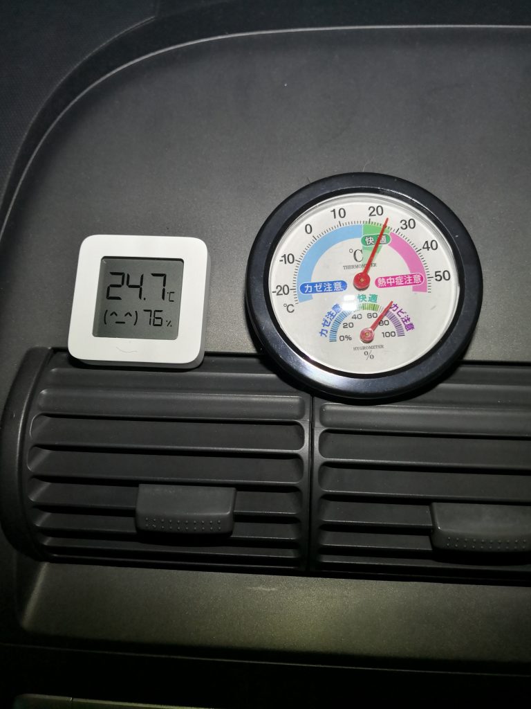 Side by side with a Daiso Thermometer & Hygrometer. The readings are aligned.