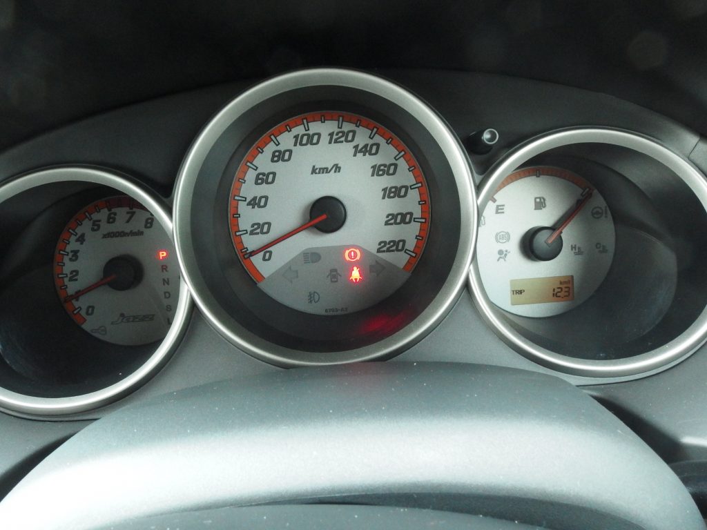 There are two small gaps behind the steering wheel.
